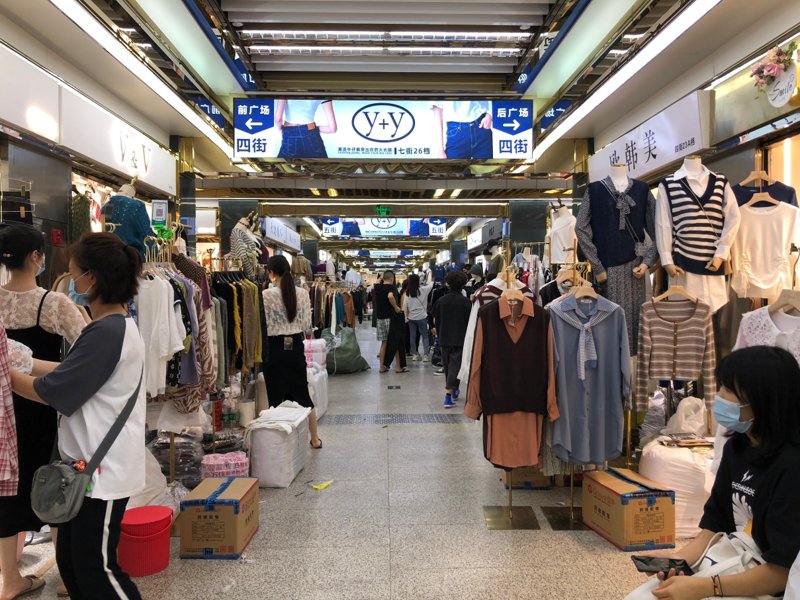 时尚潮流下的服装品牌变迁